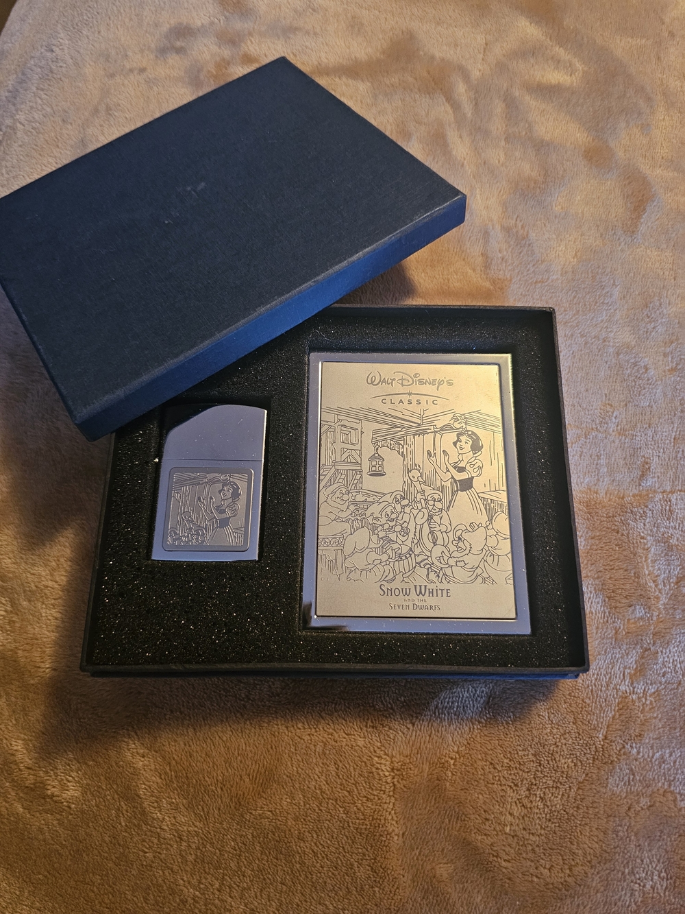 Walt Disney Snow White Classic Metal Card & Lighter Gift Set - Blue 💙